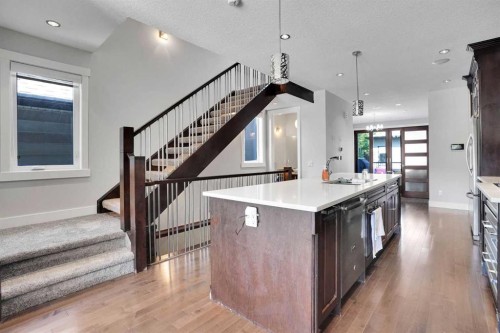 1018 20 Avenue Se, Calgary, AB - Indoor Photo Showing Kitchen With Upgraded Kitchen