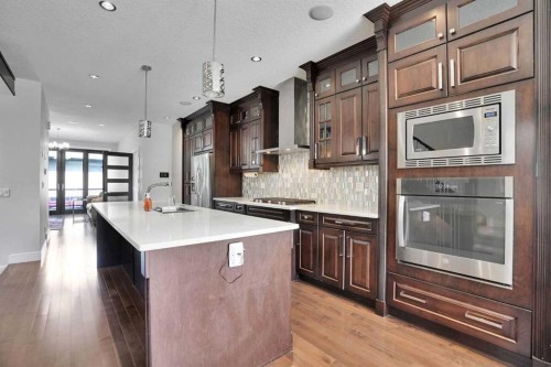 1018 20 Avenue Se, Calgary, AB - Indoor Photo Showing Kitchen With Upgraded Kitchen