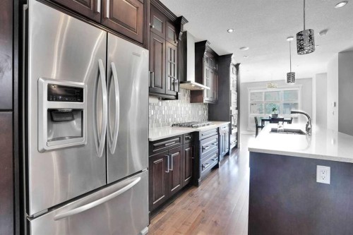 1018 20 Avenue Se, Calgary, AB - Indoor Photo Showing Kitchen With Upgraded Kitchen