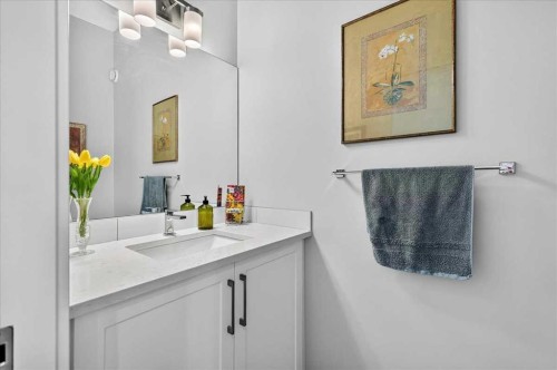 1066 Creekside Boulevard Sw, Calgary, AB - Indoor Photo Showing Bathroom
