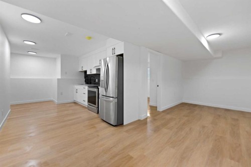 434 Harvest Grove Place Ne, Calgary, AB - Indoor Photo Showing Kitchen