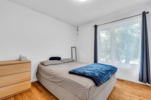 6716 37 Avenue Ne, Calgary, AB - Indoor Photo Showing Bedroom