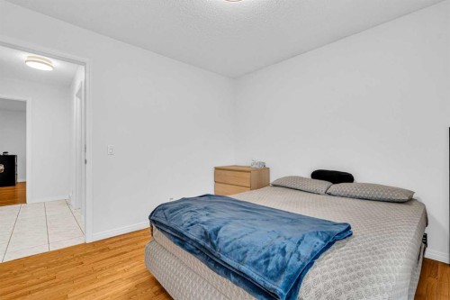 6716 37 Avenue Ne, Calgary, AB - Indoor Photo Showing Bedroom