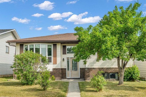 6716 37 Avenue Ne, Calgary, AB - Outdoor