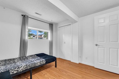 6716 37 Avenue Ne, Calgary, AB - Indoor Photo Showing Bedroom