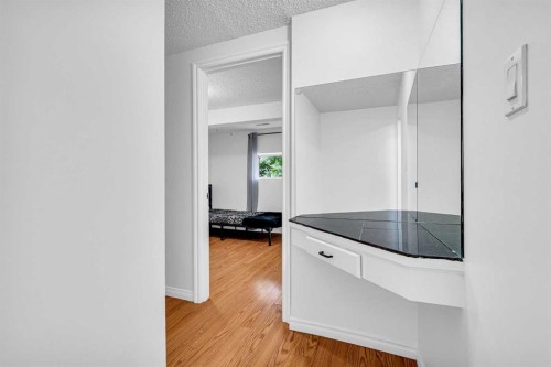 6716 37 Avenue Ne, Calgary, AB - Indoor Photo Showing Other Room