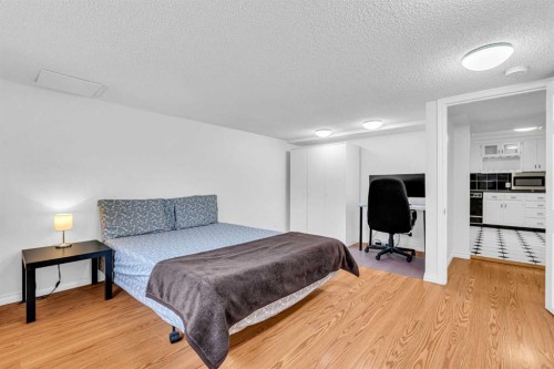 6716 37 Avenue Ne, Calgary, AB - Indoor Photo Showing Bedroom