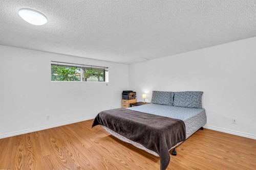 6716 37 Avenue Ne, Calgary, AB - Indoor Photo Showing Bedroom