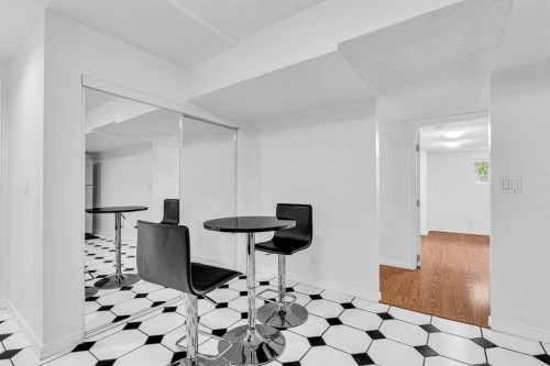 6716 37 Avenue Ne, Calgary, AB - Indoor
