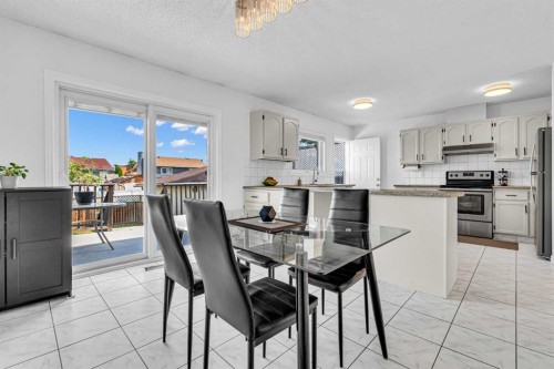 6716 37 Avenue Ne, Calgary, AB - Indoor