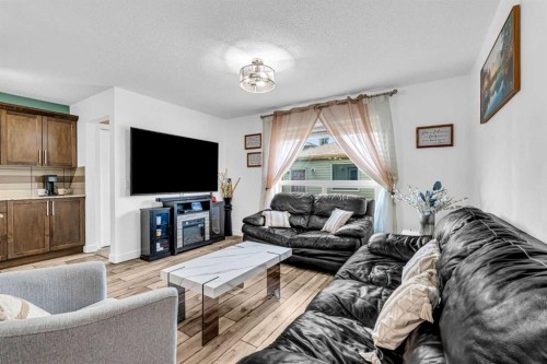 1444 Legacy Circle Se, Calgary, AB - Indoor Photo Showing Living Room