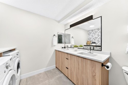 3204-80 Glamis Drive Sw, Calgary, AB - Indoor Photo Showing Laundry Room