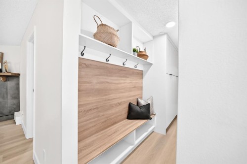 3204-80 Glamis Drive Sw, Calgary, AB - Indoor Photo Showing Other Room
