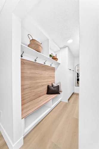 3204-80 Glamis Drive Sw, Calgary, AB - Indoor Photo Showing Other Room