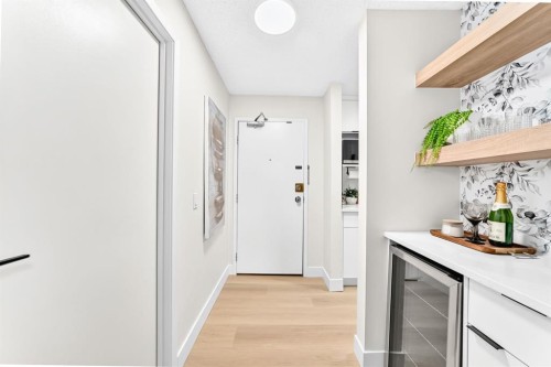 3204-80 Glamis Drive Sw, Calgary, AB - Indoor Photo Showing Other Room