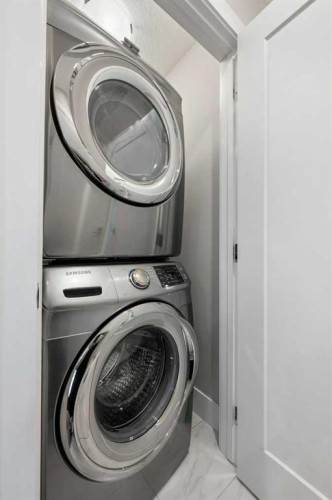 306-1702 17 Avenue Sw, Calgary, AB - Indoor Photo Showing Laundry Room