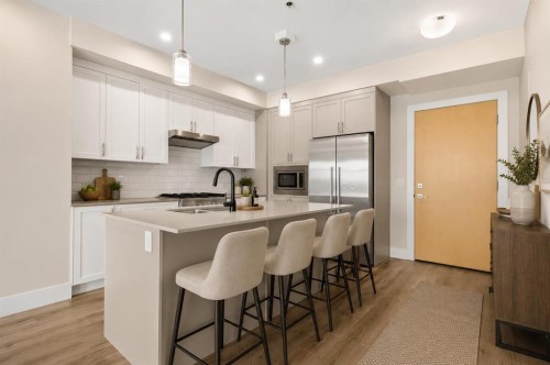 306-1702 17 Avenue Sw, Calgary, AB - Indoor Photo Showing Kitchen With Stainless Steel Kitchen With Upgraded Kitchen