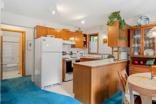 730 2Nd Street, Canmore, AB - Indoor Photo Showing Kitchen
