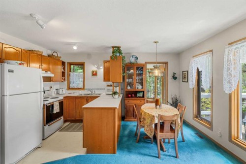 730 2Nd Street, Canmore, AB - Indoor Photo Showing Kitchen