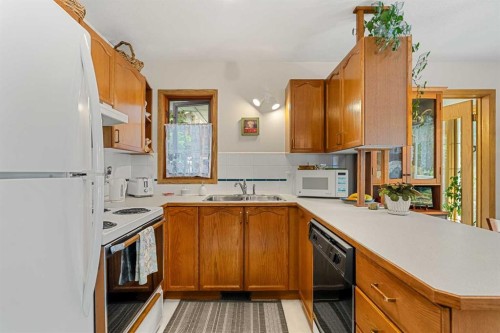730 2Nd Street, Canmore, AB - Indoor Photo Showing Kitchen With Double Sink