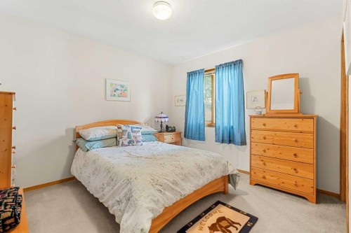 730 2Nd Street, Canmore, AB - Indoor Photo Showing Bedroom