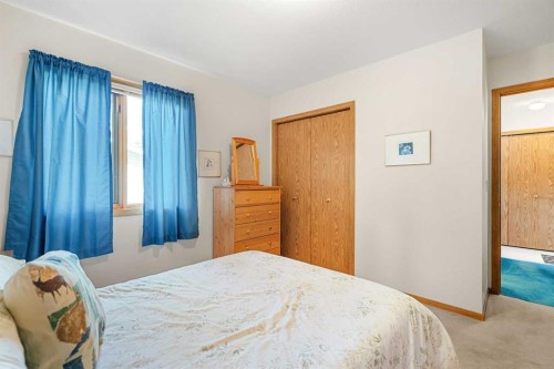 730 2Nd Street, Canmore, AB - Indoor Photo Showing Bedroom