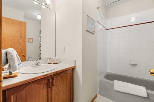 730 2Nd Street, Canmore, AB - Indoor Photo Showing Bathroom