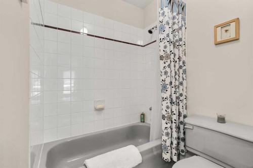 730 2Nd Street, Canmore, AB - Indoor Photo Showing Bathroom