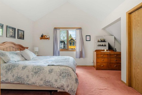 730 2Nd Street, Canmore, AB - Indoor Photo Showing Bedroom