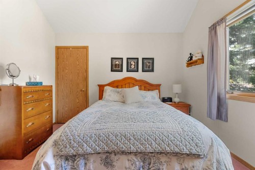 730 2Nd Street, Canmore, AB - Indoor Photo Showing Bedroom