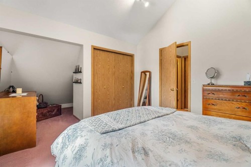 730 2Nd Street, Canmore, AB - Indoor Photo Showing Bedroom