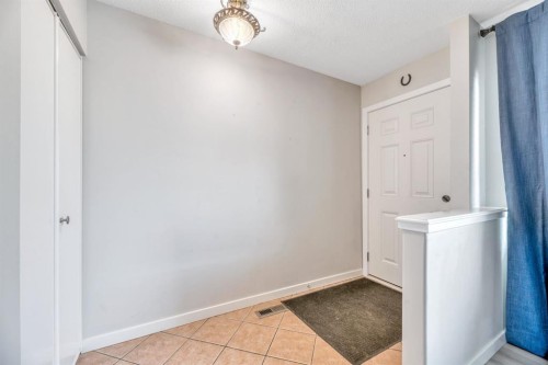 62-630 Sabrina Road Sw, Calgary, AB - Indoor Photo Showing Other Room