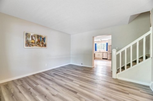 62-630 Sabrina Road Sw, Calgary, AB - Indoor Photo Showing Other Room