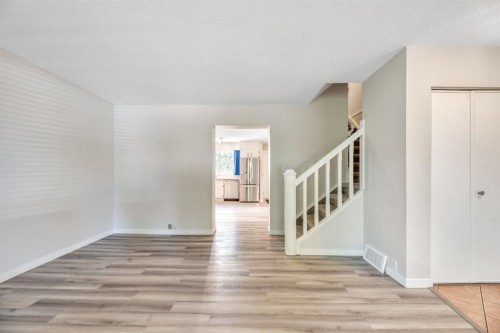 62-630 Sabrina Road Sw, Calgary, AB - Indoor Photo Showing Other Room