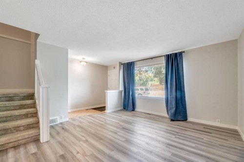 62-630 Sabrina Road Sw, Calgary, AB - Indoor Photo Showing Other Room