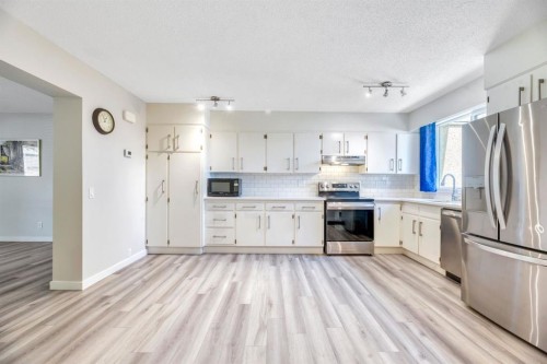 62-630 Sabrina Road Sw, Calgary, AB - Indoor Photo Showing Kitchen