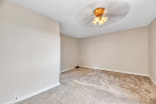 62-630 Sabrina Road Sw, Calgary, AB - Indoor Photo Showing Other Room