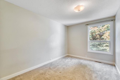 62-630 Sabrina Road Sw, Calgary, AB - Indoor Photo Showing Other Room