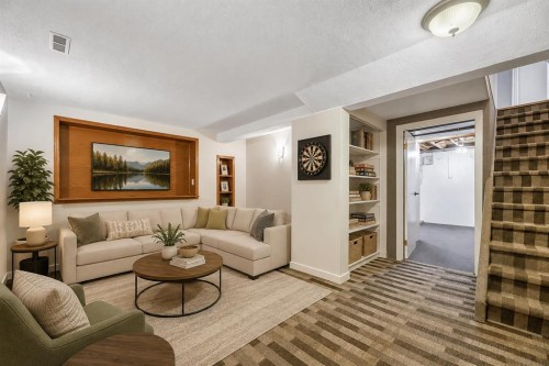 62-630 Sabrina Road Sw, Calgary, AB - Indoor Photo Showing Living Room