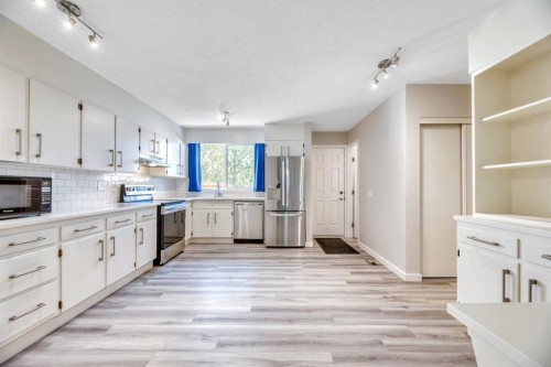 62-630 Sabrina Road Sw, Calgary, AB - Indoor Photo Showing Kitchen