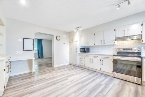 62-630 Sabrina Road Sw, Calgary, AB - Indoor Photo Showing Kitchen