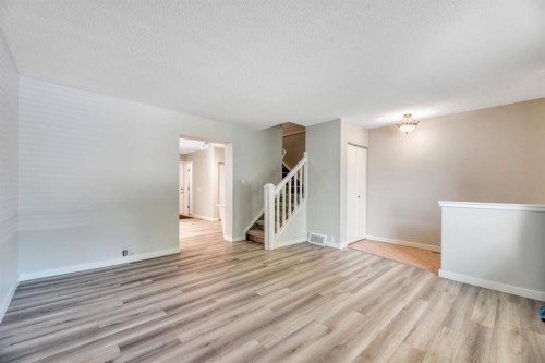 62-630 Sabrina Road Sw, Calgary, AB - Indoor Photo Showing Other Room