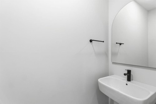 86 Heritage Heath, Cochrane, AB - Indoor Photo Showing Bathroom