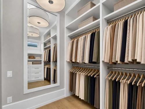 22 Aspen Ridge Square Sw, Calgary, AB - Indoor With Storage
