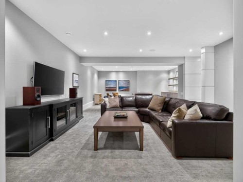 22 Aspen Ridge Square Sw, Calgary, AB - Indoor Photo Showing Living Room