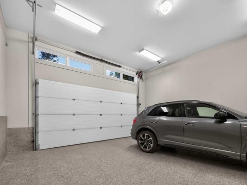 22 Aspen Ridge Square Sw, Calgary, AB - Indoor Photo Showing Garage
