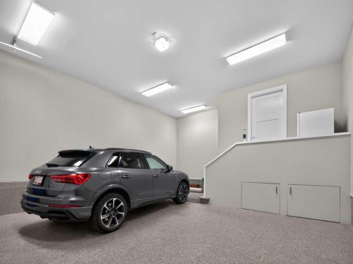 22 Aspen Ridge Square Sw, Calgary, AB - Indoor Photo Showing Garage