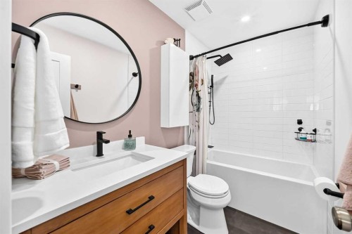 8632 Atlas Drive Se, Calgary, AB - Indoor Photo Showing Bathroom