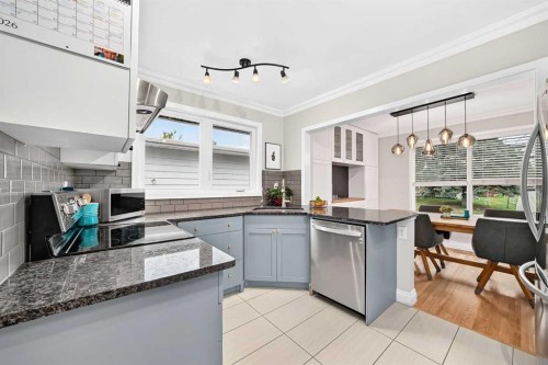 8632 Atlas Drive Se, Calgary, AB - Indoor Photo Showing Kitchen
