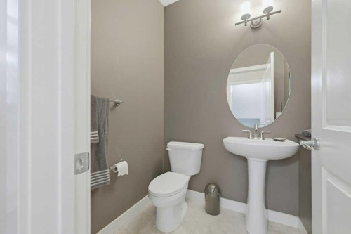 27 Jumping Pound Terrace, Cochrane, AB - Indoor Photo Showing Bathroom